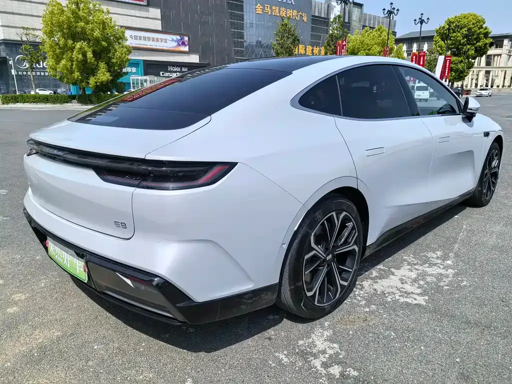 Geely Galaxy E8 — фото 10