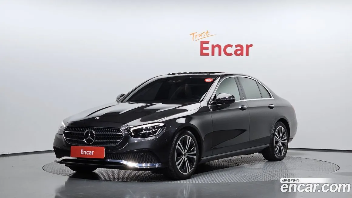 Mercedes-Benz E-Class — фото 1