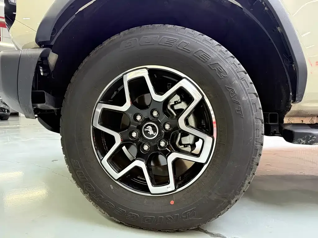 Ford Bronco — фото 10