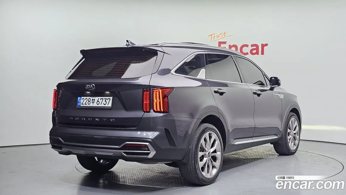 Kia Sorento — фото 7