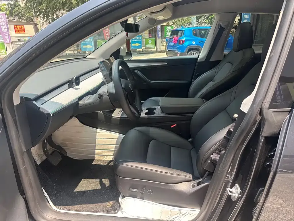 Tesla Model Y — фото 3
