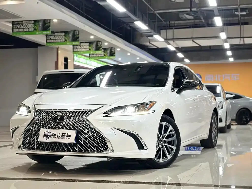 Lexus ES — фото 1