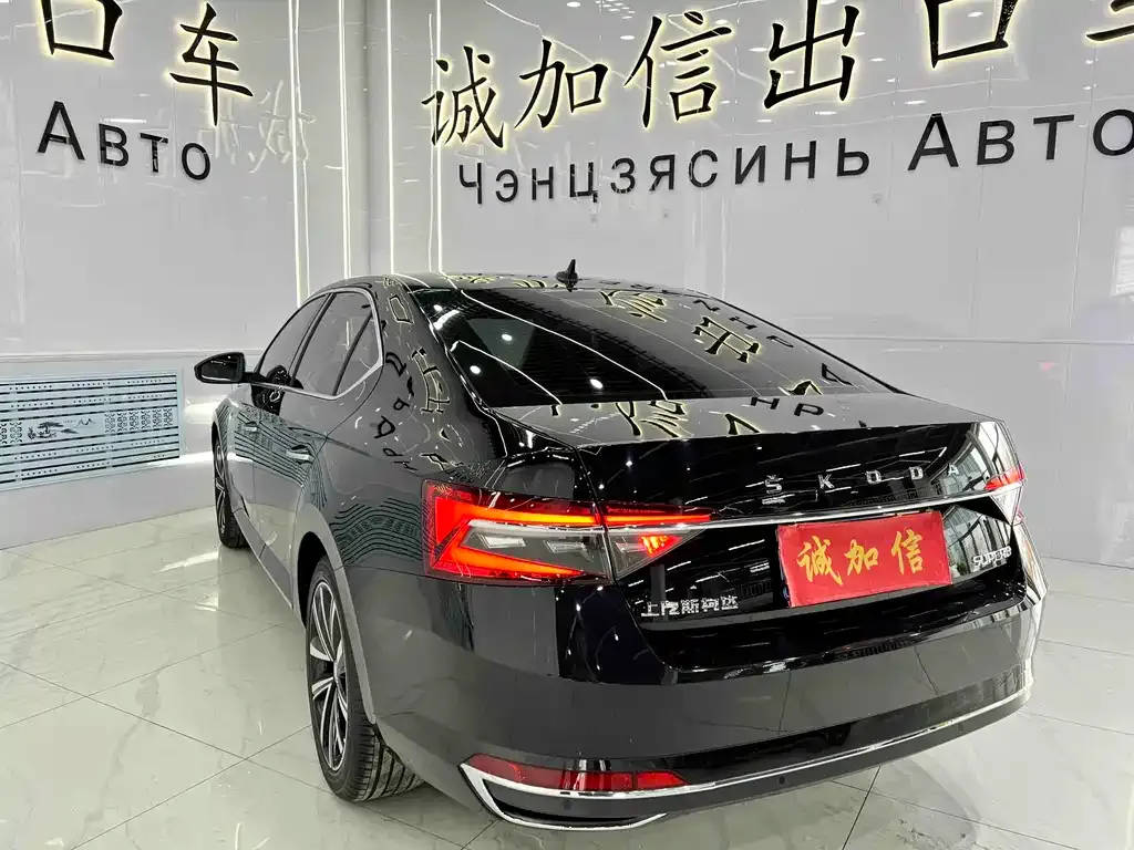 Skoda Superb — фото 8