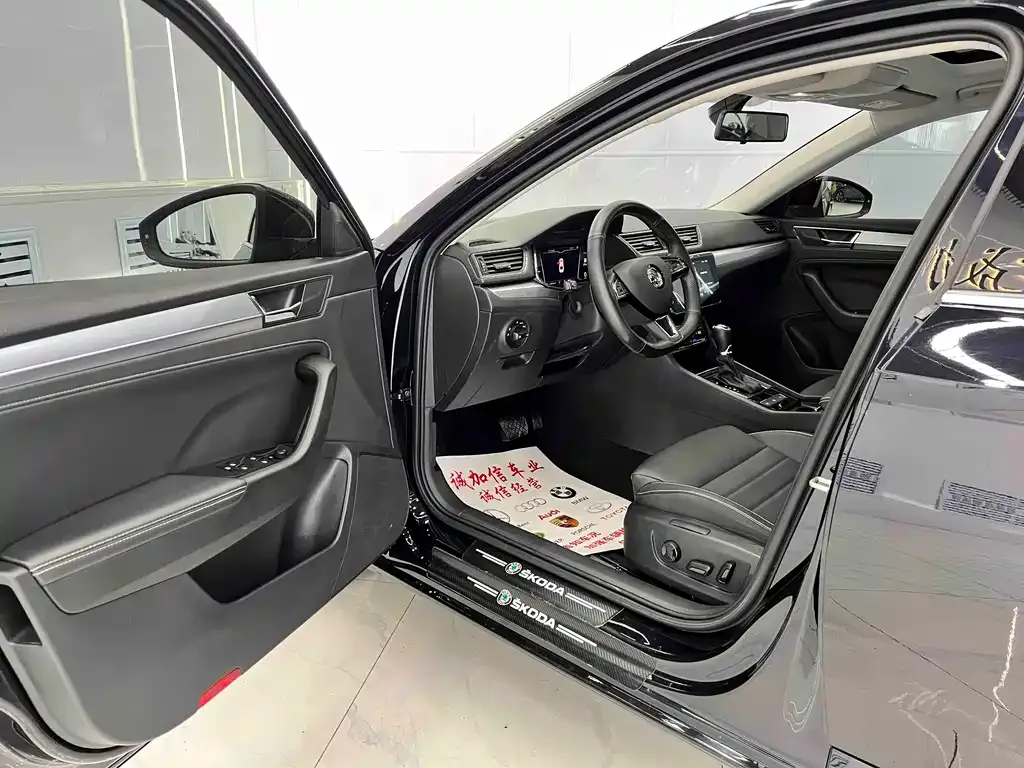 Skoda Superb — фото 9