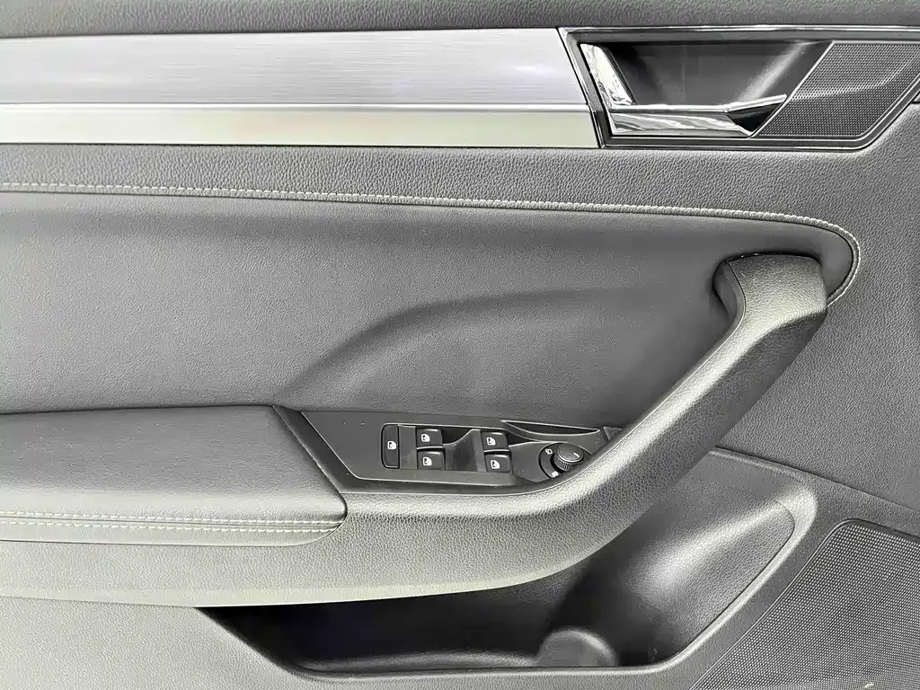 Skoda Superb — фото 10
