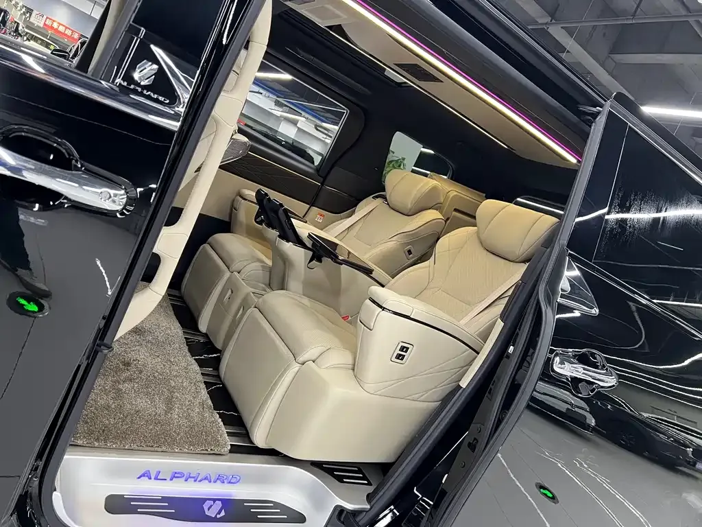 Toyota Alphard — фото 2