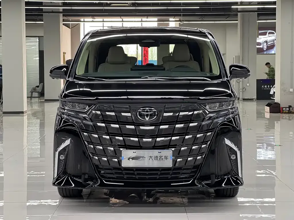 Toyota Alphard — фото 4