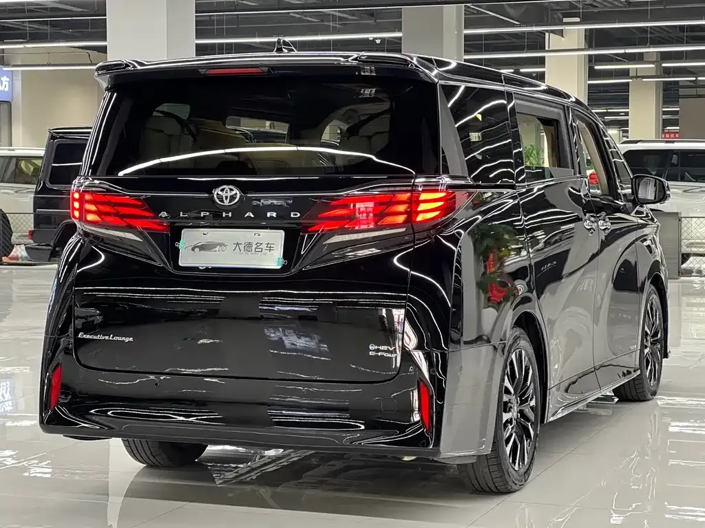 Toyota Alphard — фото 10
