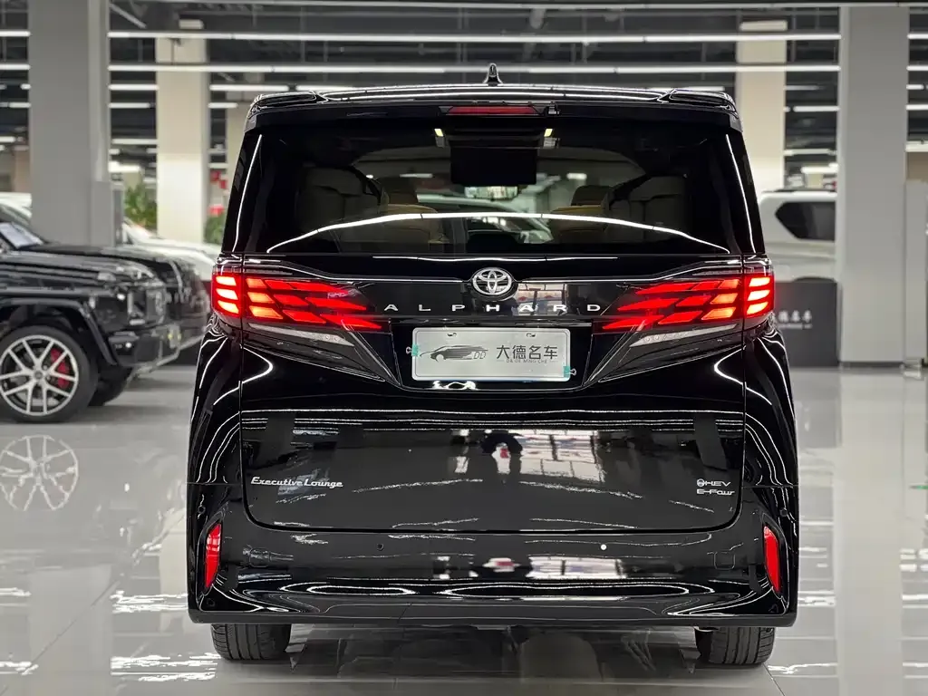 Toyota Alphard — фото 7
