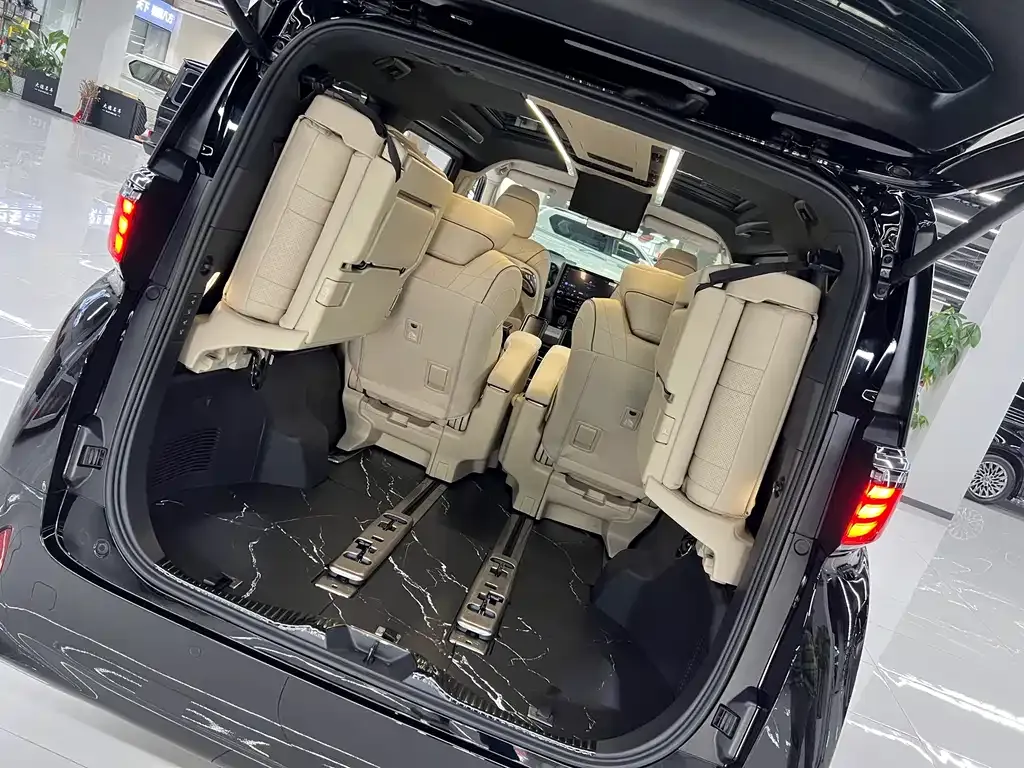 Toyota Alphard — фото 3