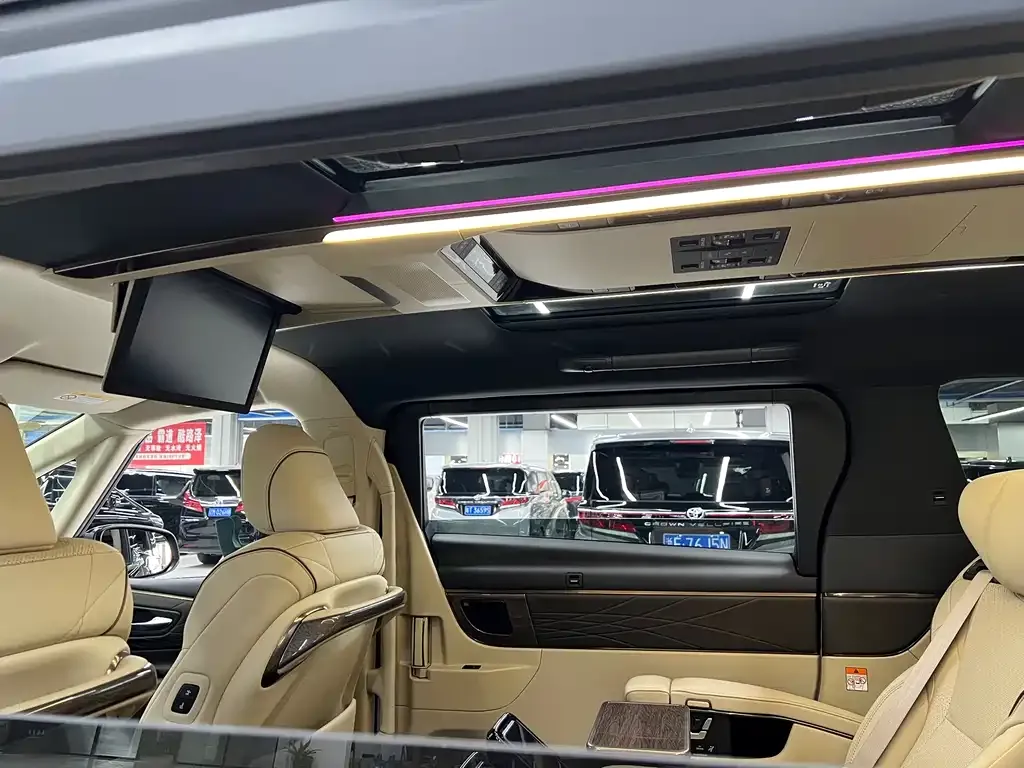 Toyota Alphard — фото 5