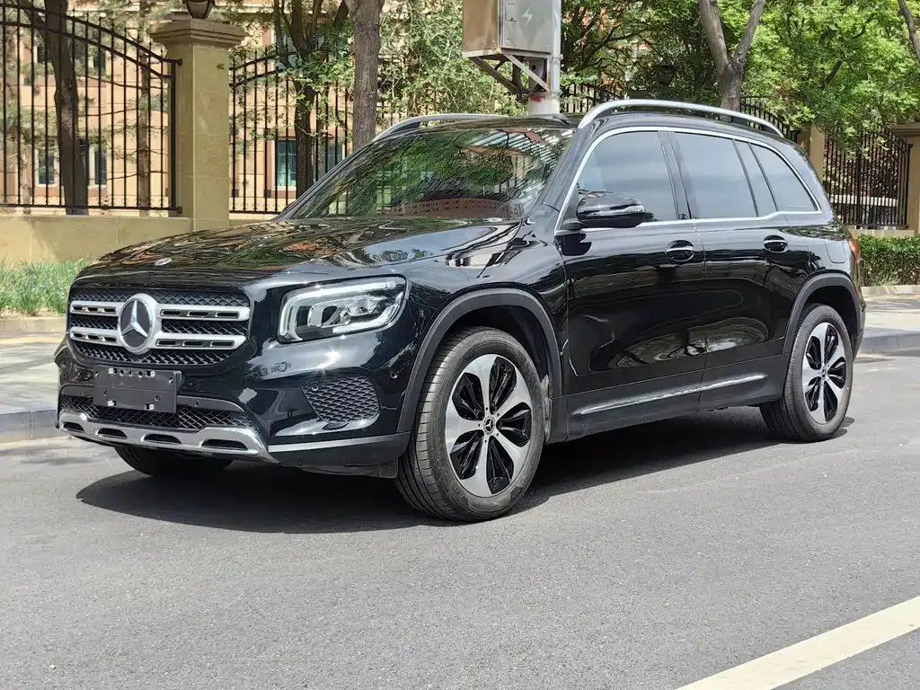 Mercedes-Benz GLB — фото 1