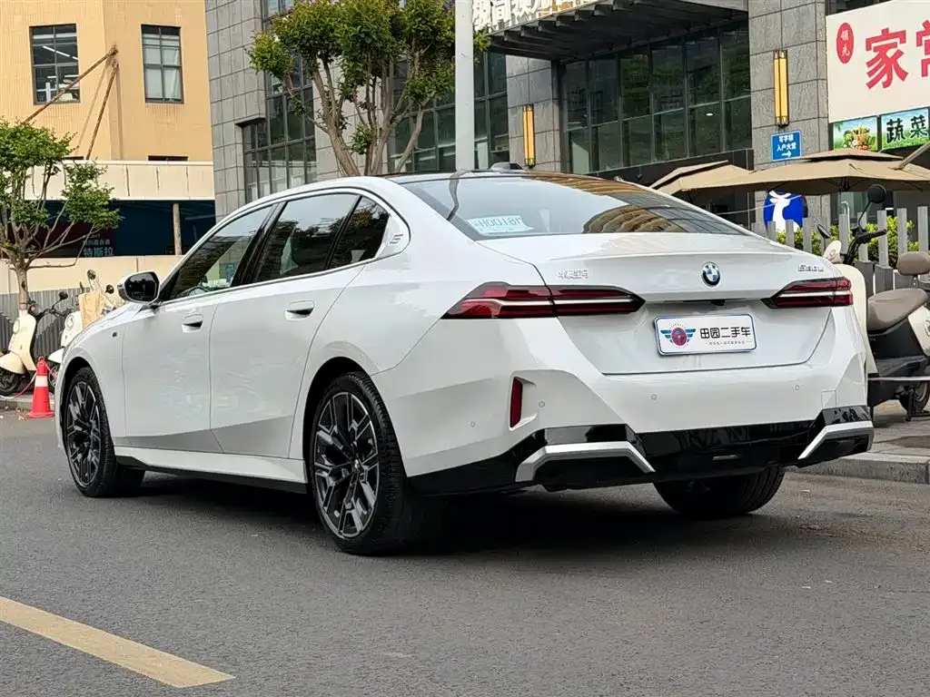 BMW 5 Series — фото 10