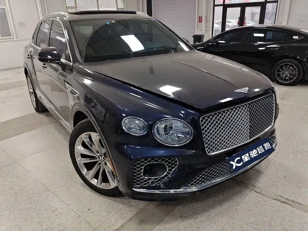 Bentley Bentayga — фото 1