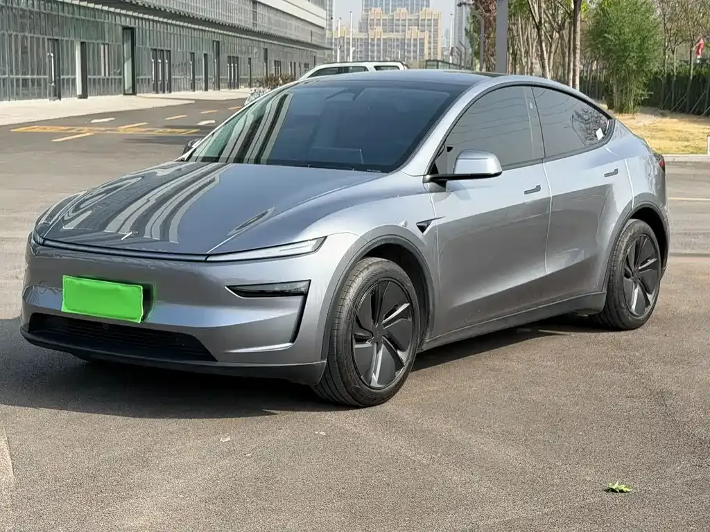 Tesla Model Y — фото 1