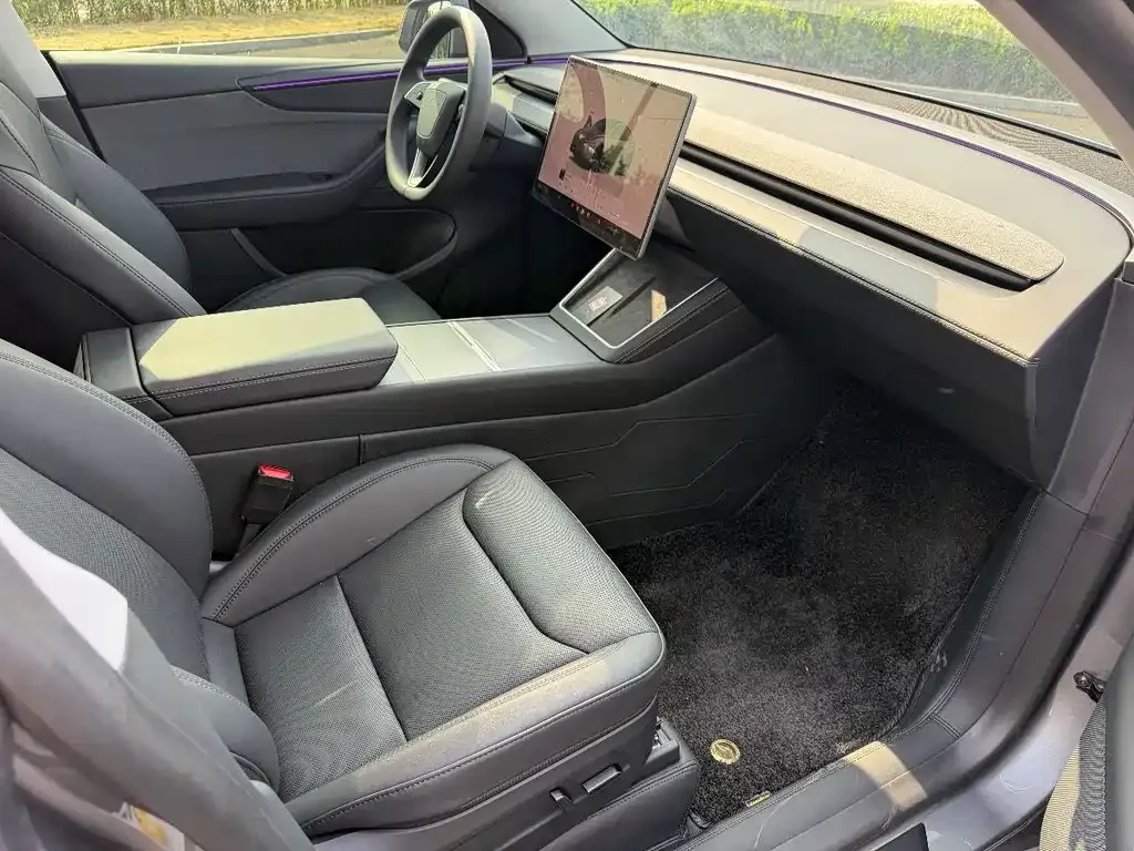 Tesla Model Y — фото 8
