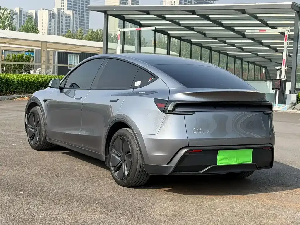 Tesla Model Y — фото 7