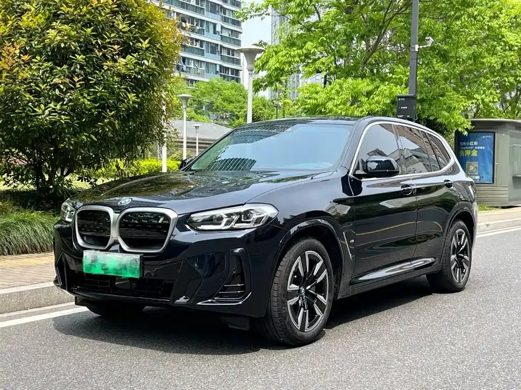 BMW iX3 — фото 1