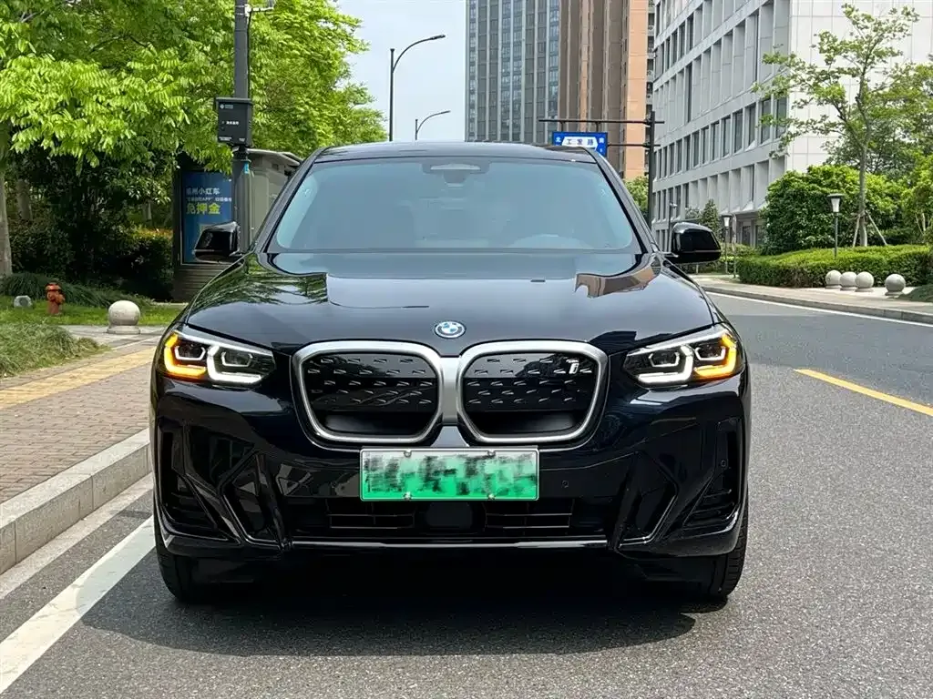 BMW iX3 — фото 9