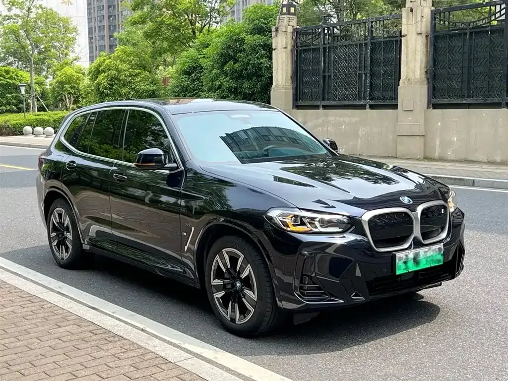 BMW iX3 — фото 8