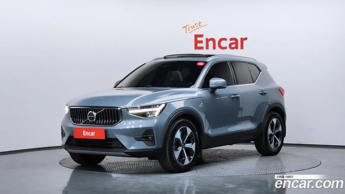 Volvo XC40 — фото 1