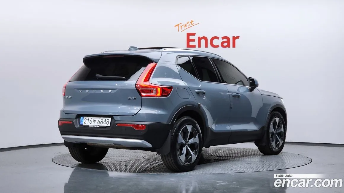 Volvo XC40 — фото 7