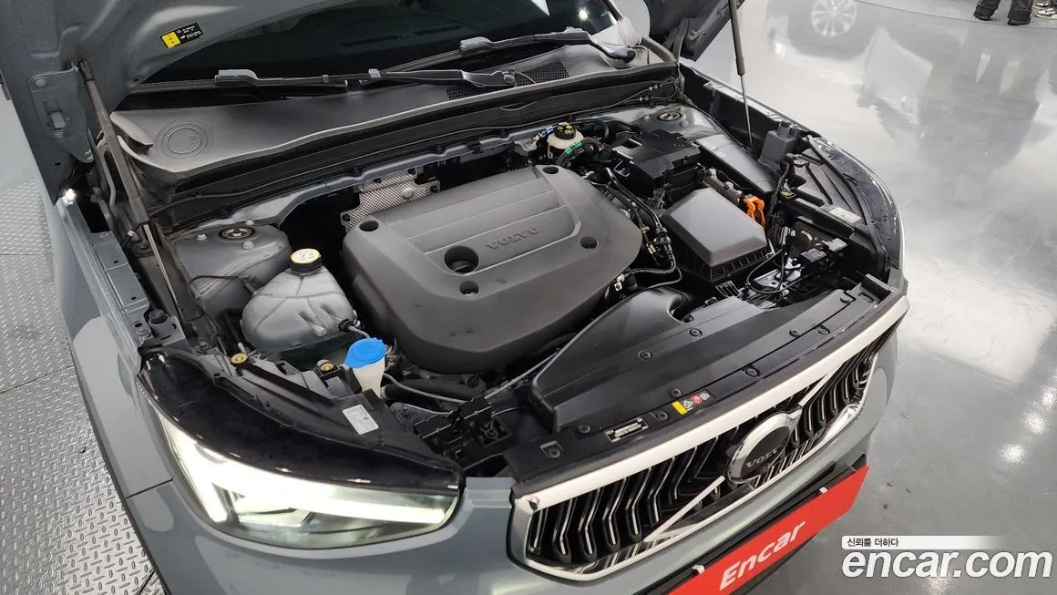 Volvo XC40 — фото 10