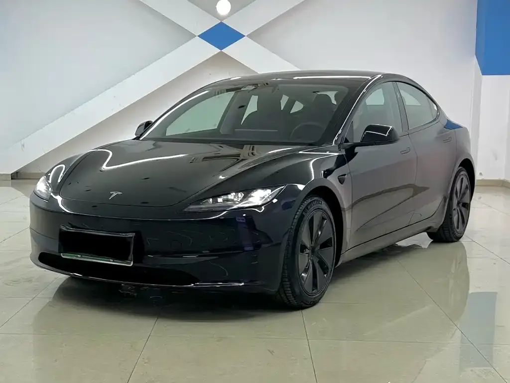 Tesla Model 3 — фото 1