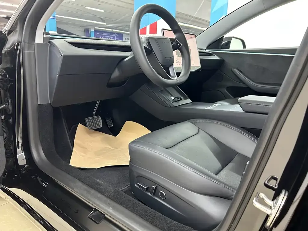 Tesla Model 3 — фото 6