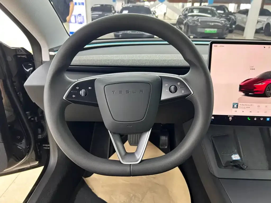 Tesla Model 3 — фото 7