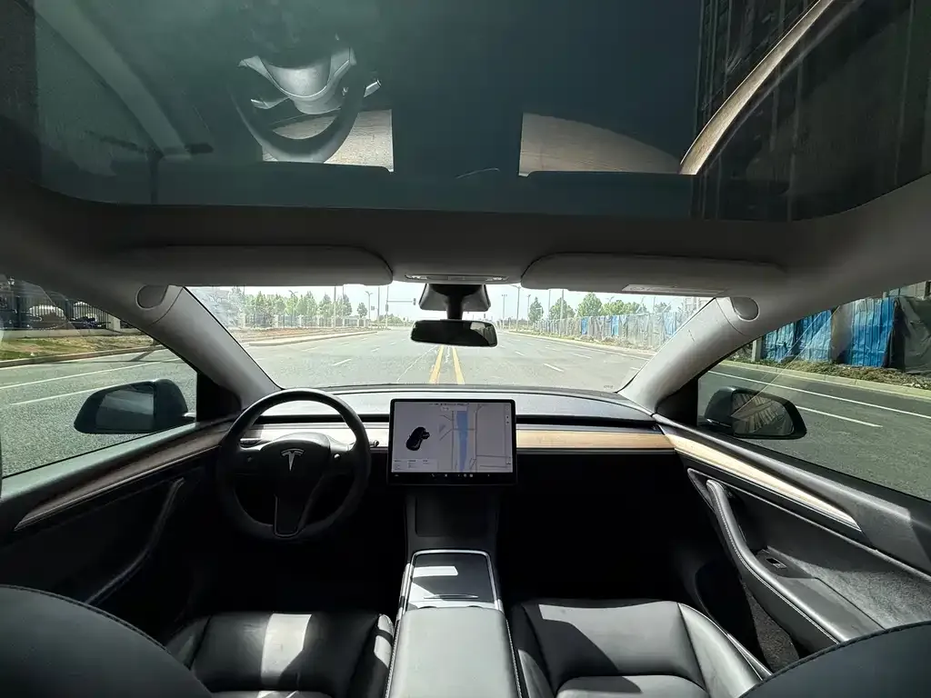 Tesla Model Y — фото 4