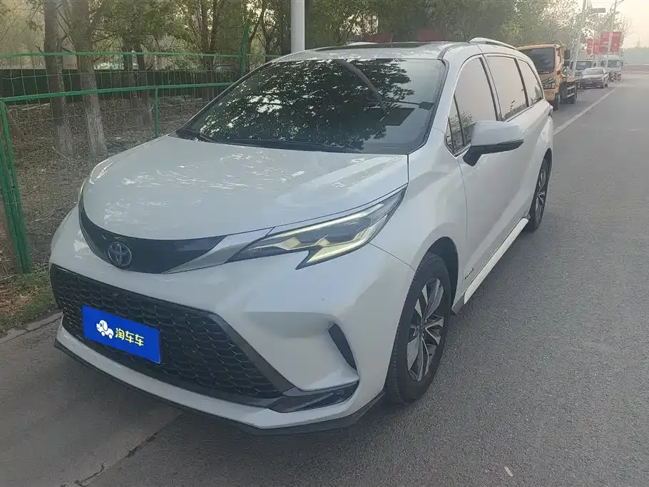 Toyota Granvia — фото 1