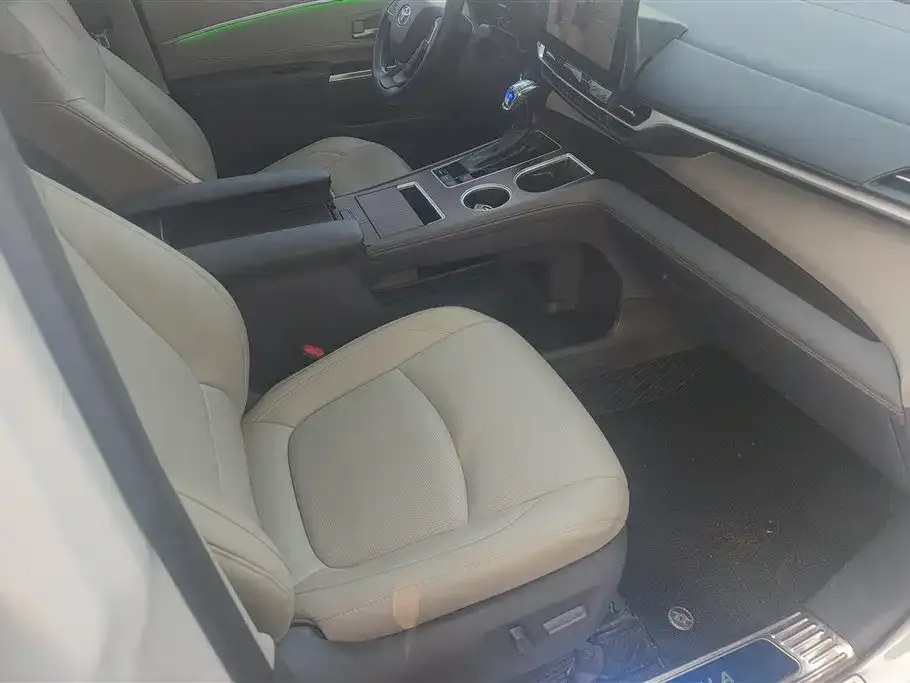 Toyota Granvia — фото 10