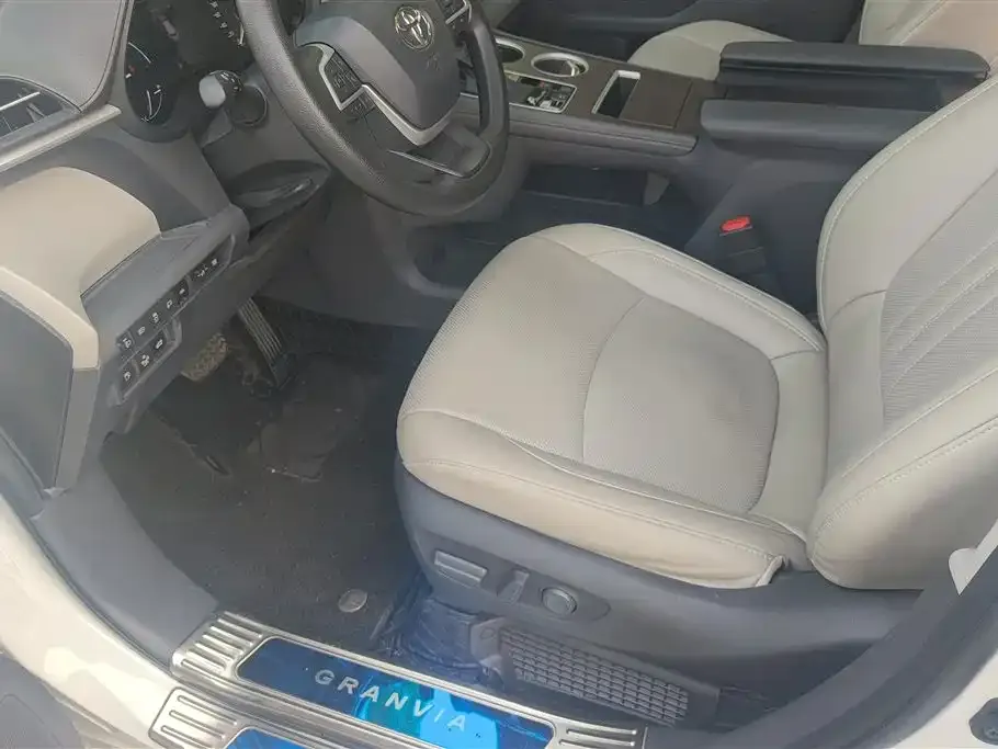 Toyota Granvia — фото 8