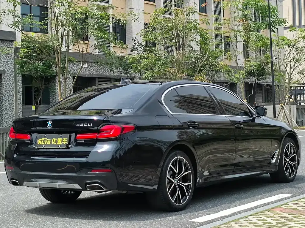 BMW 5 Series — фото 10