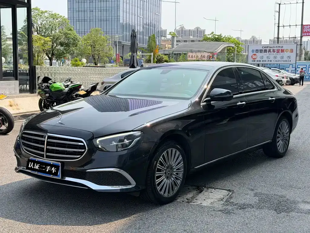 Mercedes-Benz E-Class — фото 1