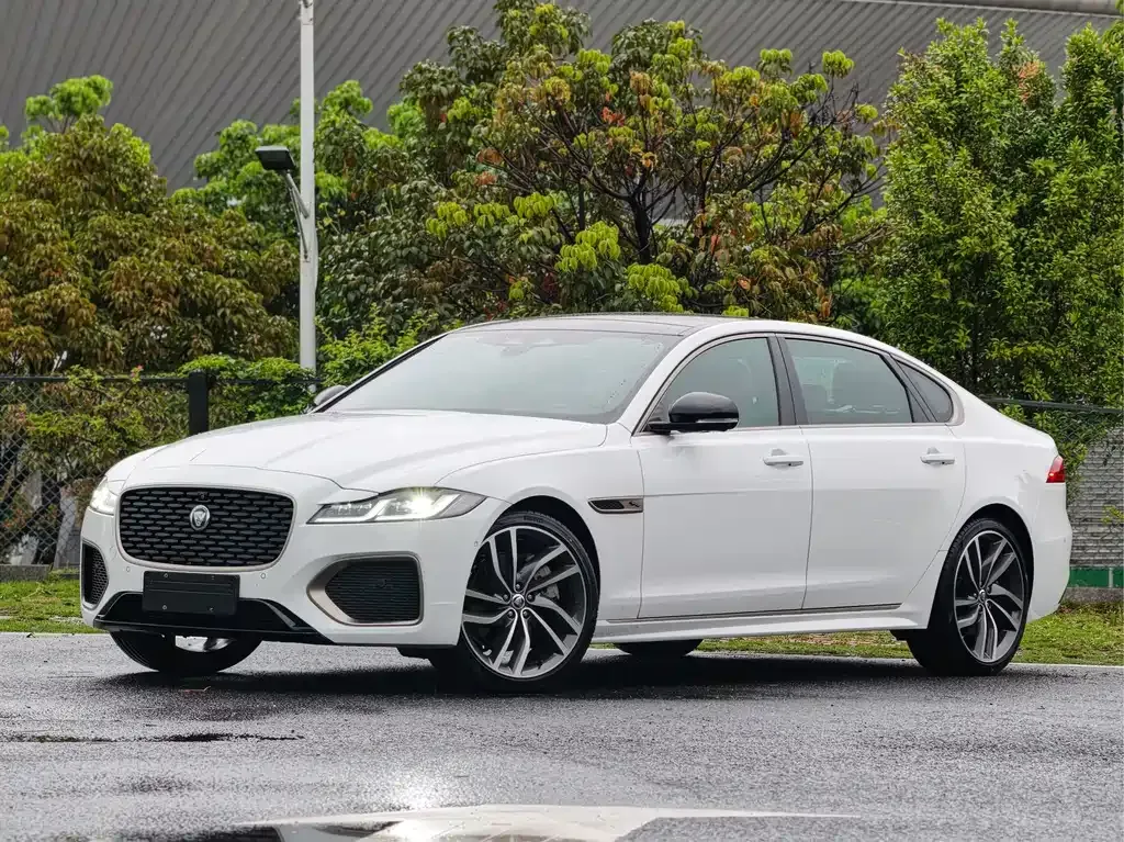 Jaguar XFL — фото 1