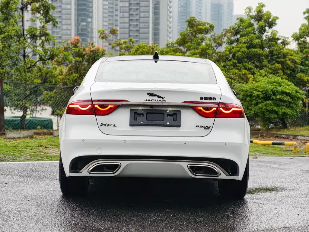 Jaguar XFL — фото 10