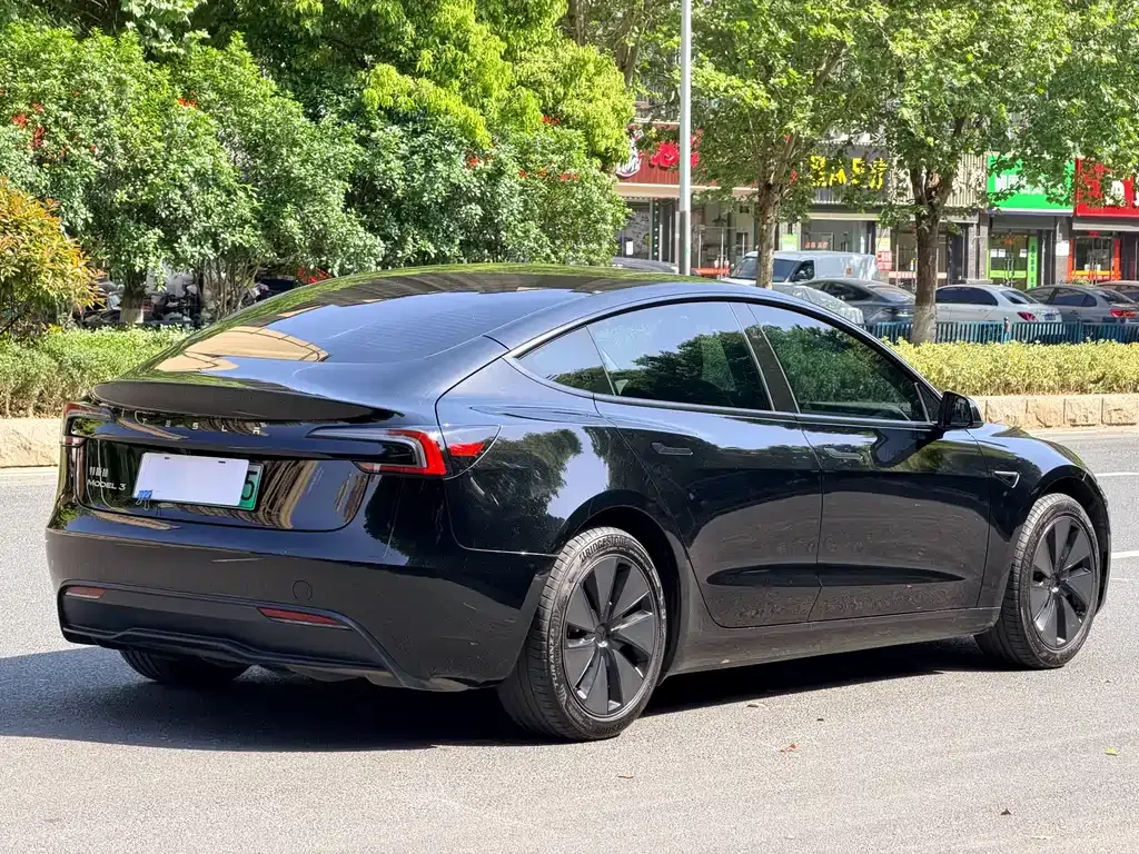 Tesla Model 3 — фото 10