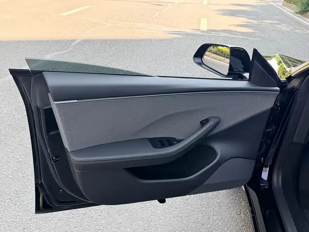 Tesla Model 3 — фото 2