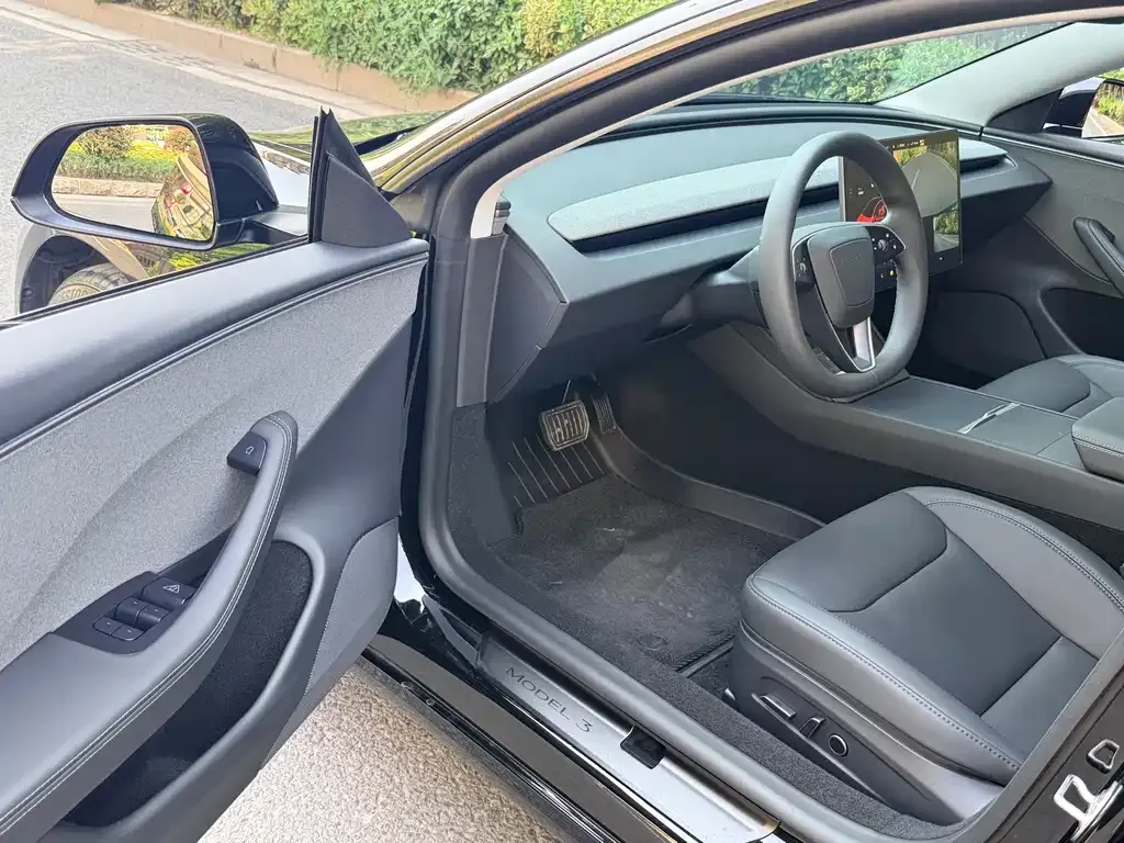 Tesla Model 3 — фото 4
