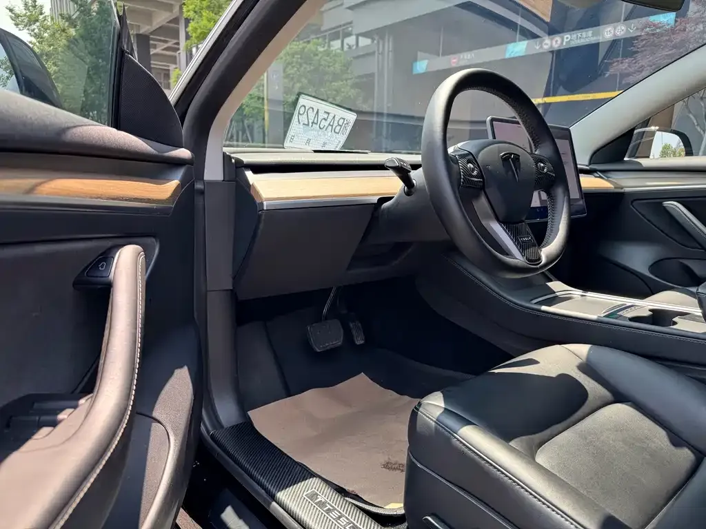Tesla Model 3 — фото 4