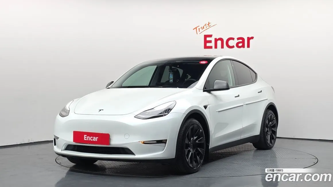 Tesla Model Y — фото 1