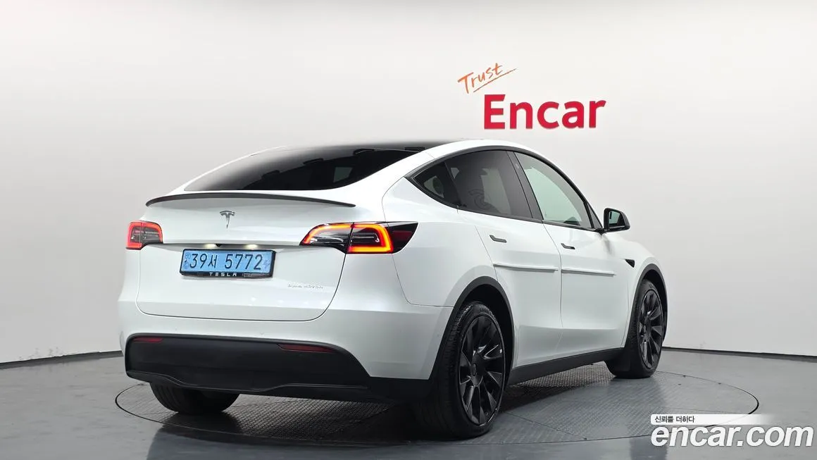 Tesla Model Y — фото 2