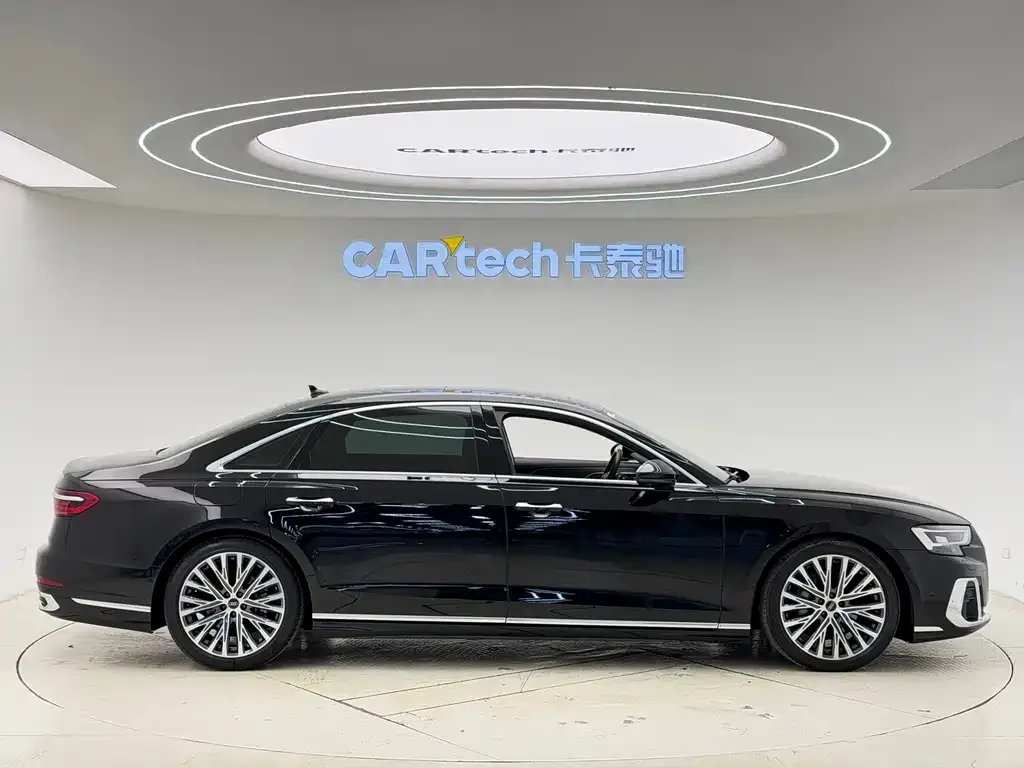 Audi A8 — фото 6