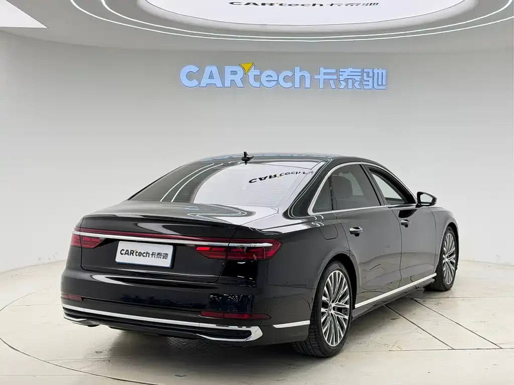 Audi A8 — фото 5