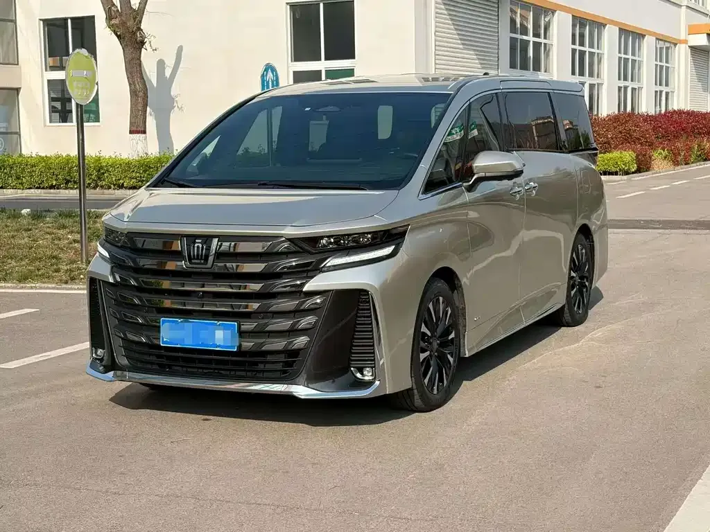 Toyota Vellfire — фото 1