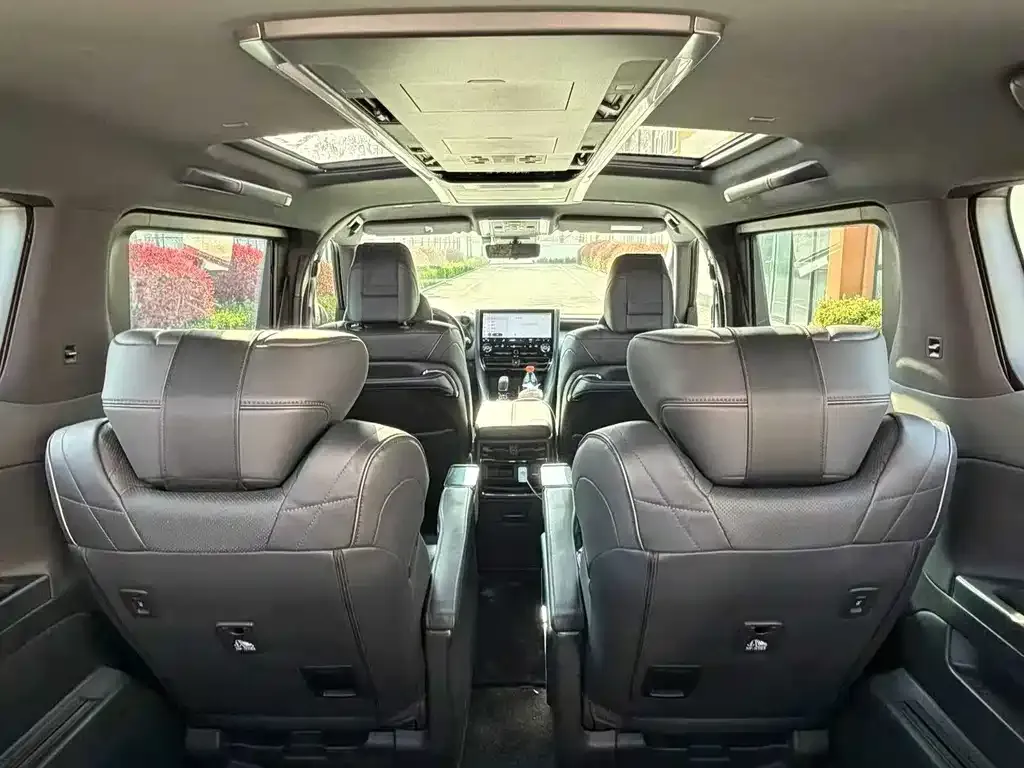 Toyota Vellfire — фото 4