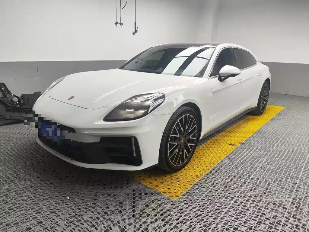 Porsche Panamera — фото 1