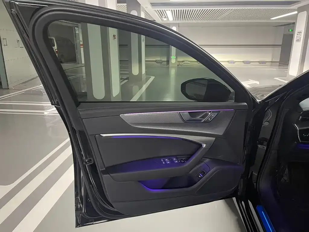 Audi A6L 2025 из CN, фото 8
